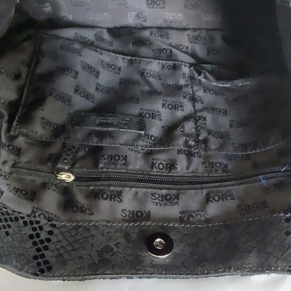 MICHAEL KORS BLACK EMBOSSED PYTHON LEATHER LARGE HOBO/SHOULDER BAG - Picture 7 of 7